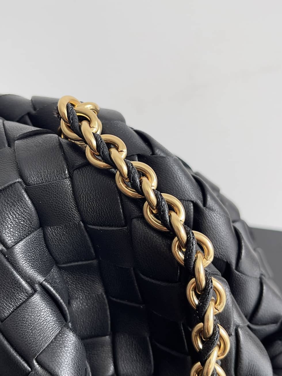 Replica Bottega Veneta Lauren 1980 Intrecciato Leather Chain Clutch_3_155102 Replica Bottega Veneta Lauren 1980 Intrecciato Leather Chain Clutch