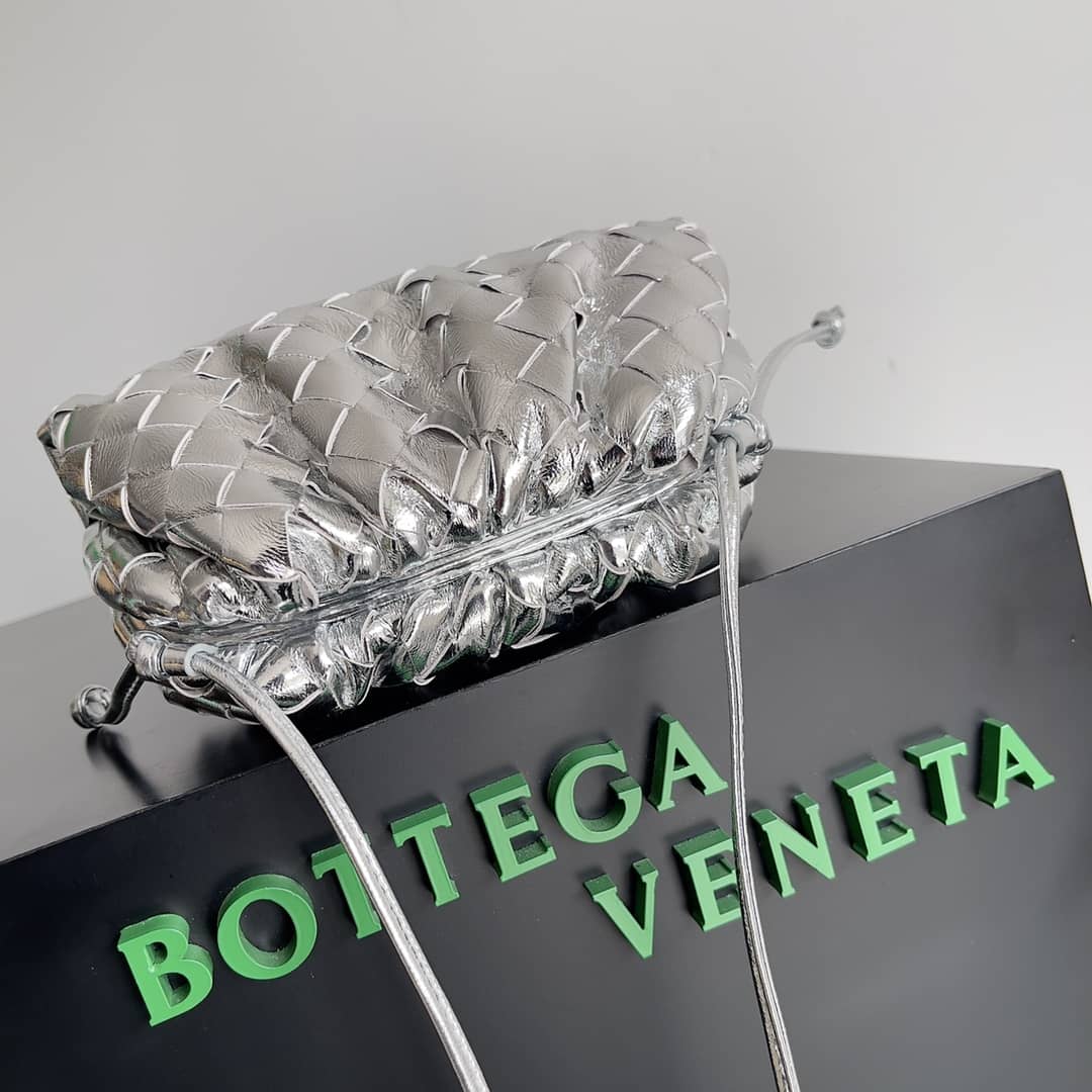 Replica Bottega Veneta Intrecciato Leather Mini The Pouch Bag_1_145688 Replica Bottega Veneta Intrecciato Leather Mini The Pouch Bag