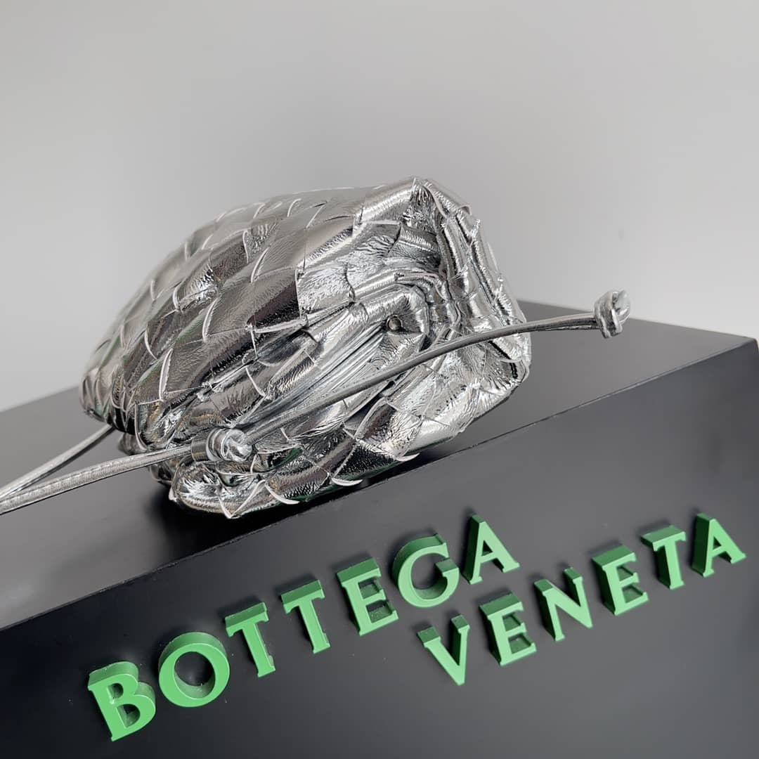 Replica Bottega Veneta Intrecciato Leather Mini The Pouch Bag_2_145688 Replica Bottega Veneta Intrecciato Leather Mini The Pouch Bag