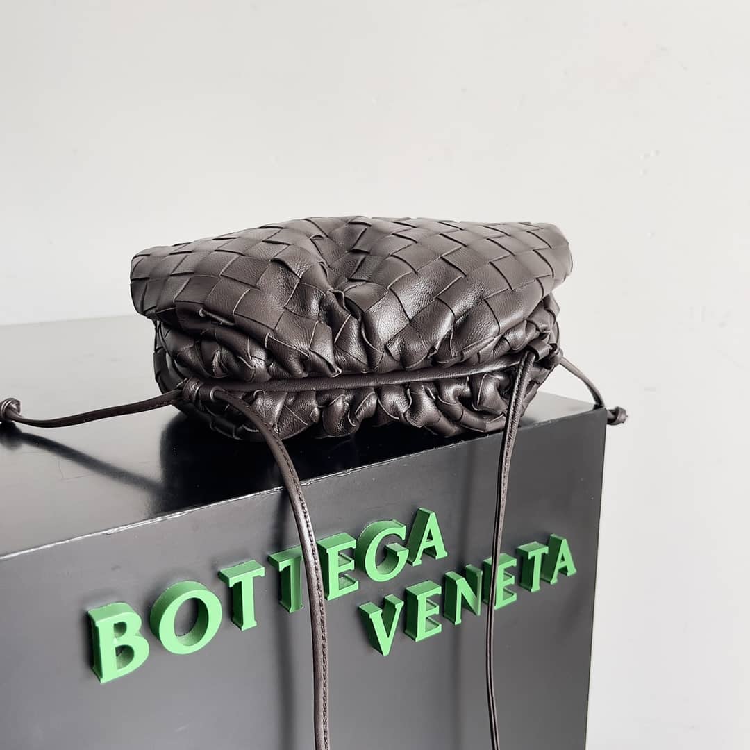 Replica Bottega Veneta Intrecciato Leather Mini The Pouch Bag_3_145938 Replica Bottega Veneta Intrecciato Leather Mini The Pouch Bag